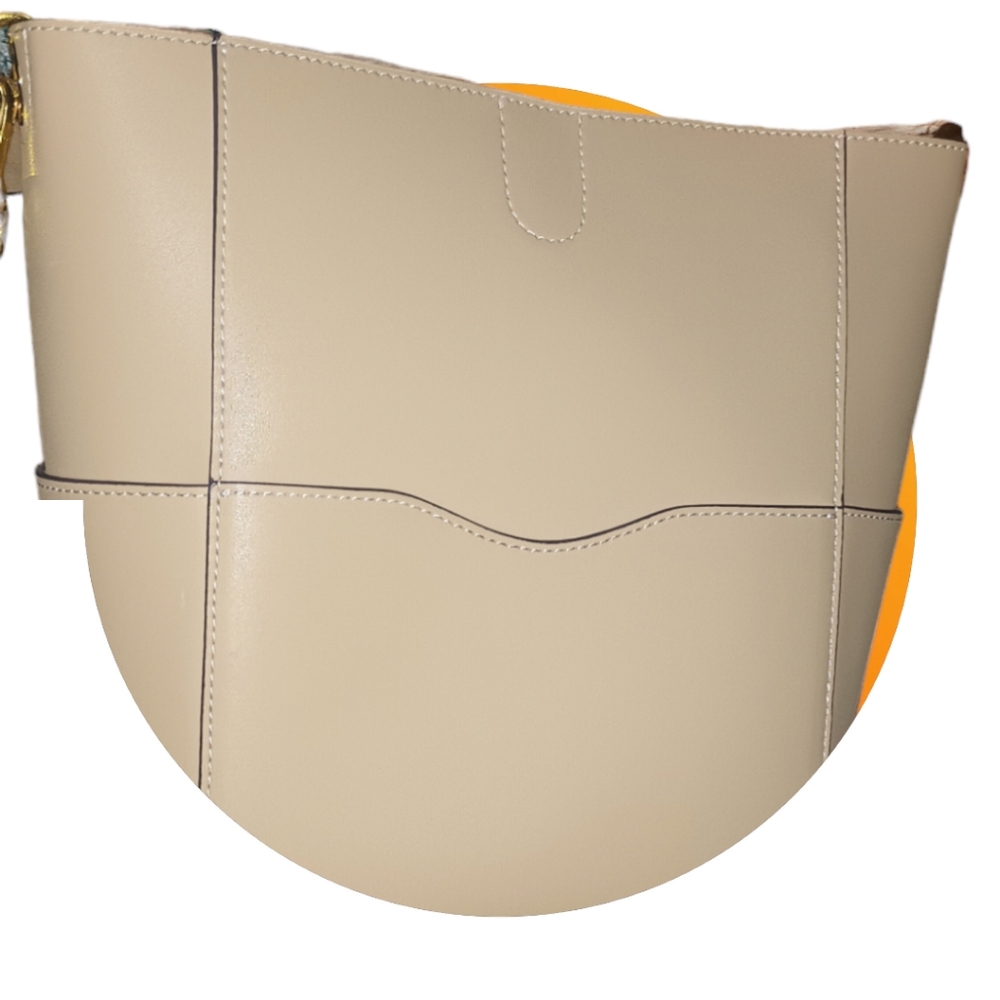 Aallyn bucket Bag